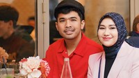 Sebelumnya, Septia dan Putra Siregar terkenal sebagai pasangan yang kerap mengumbar keromantisan pada media sosial. Salah satunya saat berlibur dan menikmati makanan enak di Eropa. Foto: Instagram/@septiasiregar17