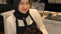 Blackforest yang cantik berhasil dibuat olehnya. Tak lupa, Septia juga menambahkan cherry pada bagian atas sebagai hiasan kuenya. Foto: Instagram/@septiasiregar17