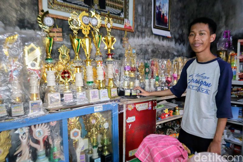 Avan Ferdiansyah Hilmi (19) asal Ponorogo berhasil menembus Institut Teknologi Bandung (ITB)