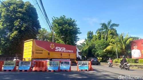 Situasi jalan di Singaraja Buleleng mengarah ke Denpasar, Selasa (8/7/2025). (Made Wijaya)