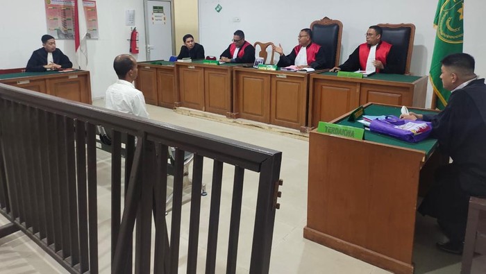 Staf pribadi Deliar Marzoeki, Alex Rachman divonis 1 tahun penjara