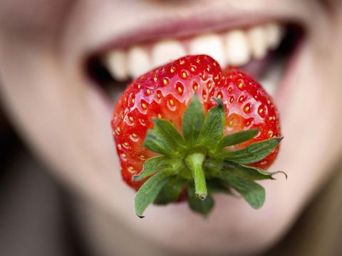 Makan Strawberry dan Kandungan Manfaatny