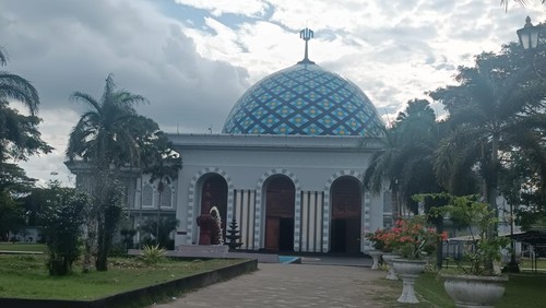 Tampak depan Masjid Agung Praya, Lombok Tengah. (Edi Suryansyah/detikBali)