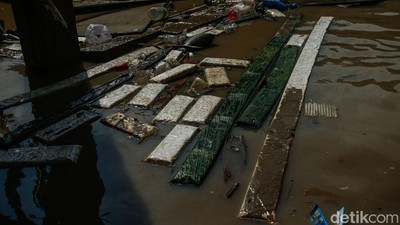 Tempe Terendam Banjir, Warga Bekasi Merugi Hingga Jutaan Rupiah