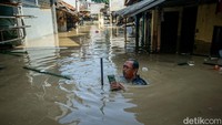 Sebanyak 70 rumah dari total 150 kepala keluarga terdampak langsung. Warga berharap ada bantuan cepat dari pemerintah daerah, terutama untuk pelaku usaha kecil seperti mereka.