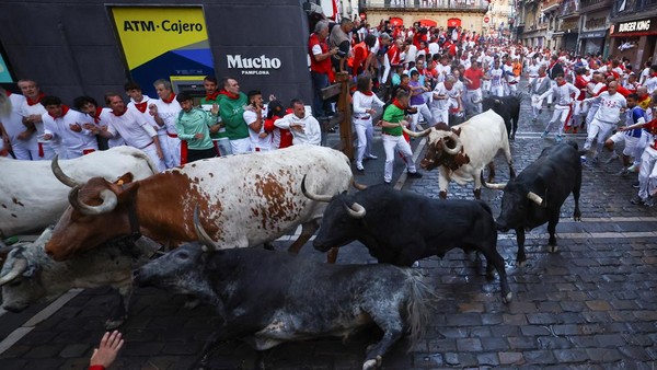 Tradisi San Fermin, Kejar-kejaran Seru dengan Banteng di Spanyol