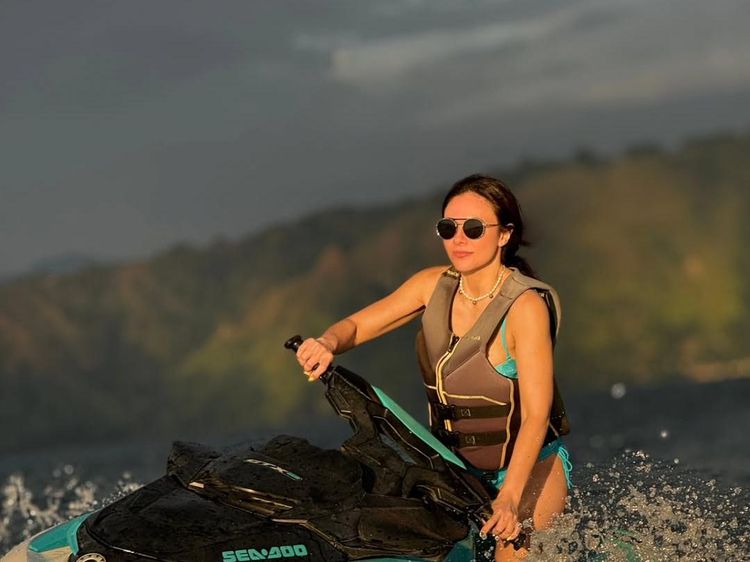 Foto: Aksi Wulan Guritno Main Jetski di Danau Toba