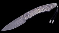 Di posisi ke-4 ada pisau Spearpoint Lace. Harganya tak kalah bikin melongo karena mencapai Rp 406 juta! Unsur emas 24 karat, baja Damascus, hingga desain handmade jadi kelebihannya. Foto: Oishya