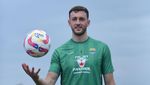 Kiper Persib Adam Przybek yang Bikin Kaum Hawa Meleleh