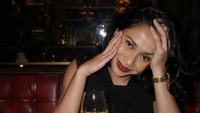 Sesekali wanita 28 tahun ini membagikan momen kulineran di Instagram. Spaghetti, wine, and kisses, tulis Aghniny dalam unggahan ini. Foto: Instagram aghninyhaque