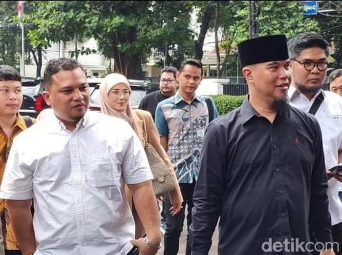 Ahmad Dhani dan Mulan Jameela datangi KPAI.