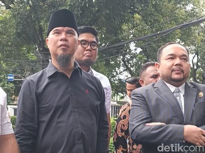Ahmad Dhani dan Mulan Jameela datangi KPAI.