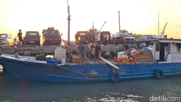 Aktivitas bongkar muat di Pelabuhan Tengkayu I Tarakan.