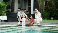 Dilihat dari YouTube Insertlive, Rabu (9/7/2025), Atta Halilintar menanggapi soal apakah ingin menambah momongan untuk punya anak cowok gegara Thariq Halilintar. Ya doain saja semoga bisa punya anak cowok, tapi punya anak cewek bersyukur dan bahagia banget, ujarnya. (Foto: dok Instagram aurelie.hermansyah)