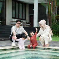 Berhasil diet, Aurel Hermansyah kini terlihat semakin langsing. Di foto-foto terbarunya terlihat jelas bobot tubuhnya yang kini sudah semakin menurun. Foto: Instagram/@aurelie.hermansyah