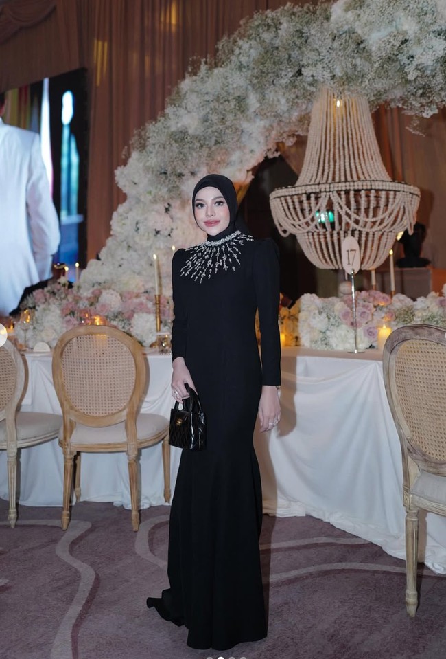 Penampilan terbaru Aurel kini banjir pujian. Dengan tubuh yang makin langsing, wajahnya juga jadi semakin tirus.  Foto: Instagram/@aurelie.hermansyah