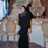 Penampilan terbaru Aurel kini banjir pujian. Dengan tubuh yang makin langsing, wajahnya juga jadi semakin tirus.  Foto: Instagram/@aurelie.hermansyah