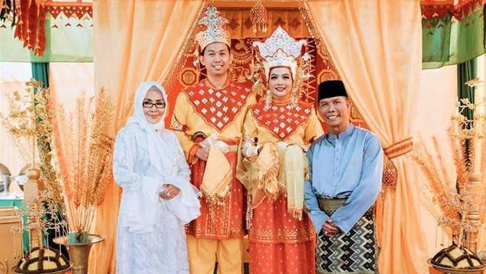 Baju pernikahan adat Suku Tidung. Foto: Pemkab Tana Tidung