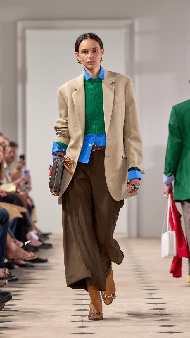 Sebelum pindah ke Celine, Rider sempat bekerja untuk Ralph Lauren. Sentuhan preppy khas label Amerika Serikat itu pun tak dapat terhindarkan di koleksi Celine, tapi di sisi lain justru memberi tampilan yang segar dan kekinian. (Foto: Dok. Celine)