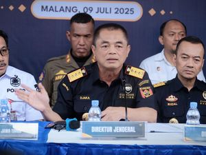 Lagi! Bea Cukai-Lantamal XII Bongkar Penyelundupan Pakaian Bekas di Kalbar