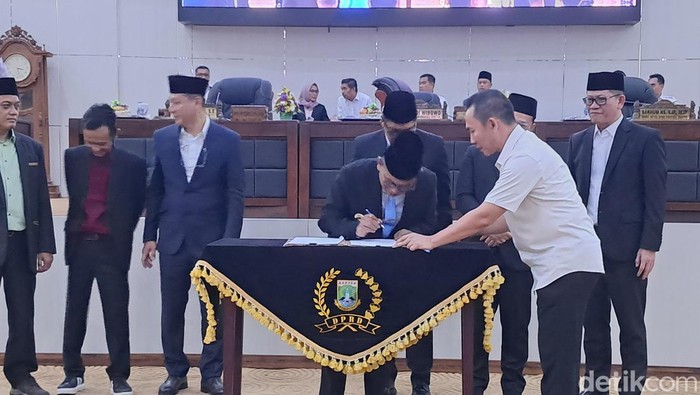 DPRD Provinsi Banten menyetujui RPJMD menjadi peraturan daerah (Perda).