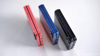 Samsung Galaxy Z Flip7 akan menjadi ponsel lipat pertama Samsung yang menggunakan chipset Exynos 2500 yang menawarkan performa tinggi dan efisiensi daya optimal, didukung RAM 12GB dan fitur AI canggih. Meskipun ukuran vapor chamber sama dengan pendahulunya, Z Flip6, efisiensi termal telah ditingkatkan secara signifikan 2.5 kali lebih besar dibandingkan dengan Fold6. Foto: Adi Fida Rahman/detikINET
