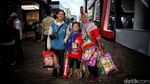 Fenomena Unik di Jakarta Fair, Borong Snack Pakai Koper