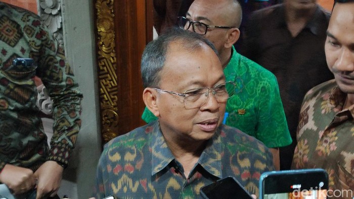 Gubernur Bali Wayan Koster saat ditemui usai rapat paripurna DPRD Provinsi Bali, Rabu (9/7/2025). (Ahmad Firizqi)