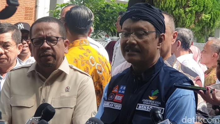 Gus Ipul dan M Qodari di acara simulasi Sekolah Rakyat di Sentra Handayani, Jakarta Timur, Rabu (9/7/2025)