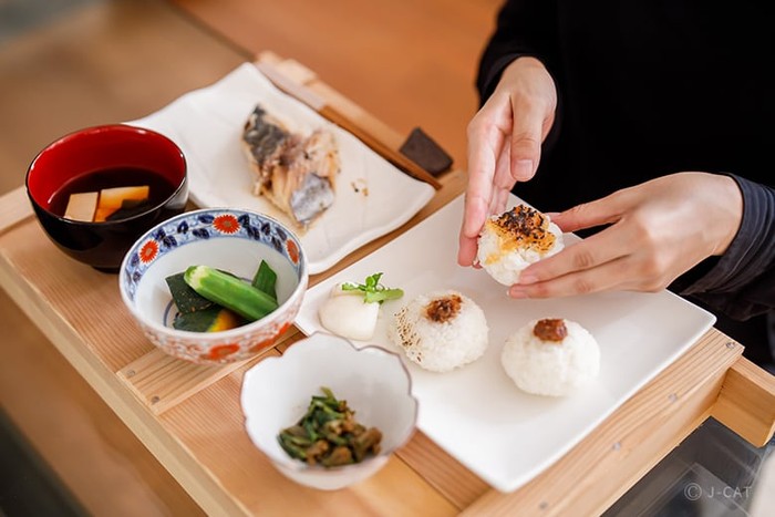 Hanya di Jepang, Ada Layanan Sewa Nenek buat Ajari Masak