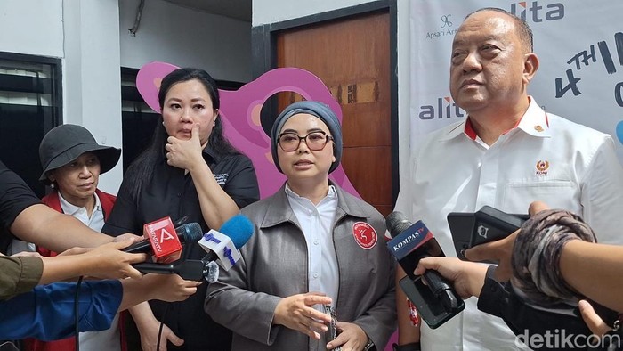 Ketua Umum Federasi Gimnastik Indonesia (FGI) Ita Yuliati dan Ketum KONI Pusat Marciano Norman.