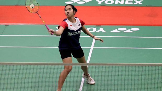 Tunggal putri U-17 asal Indonesia, Isabelle Revanna Andalova Pranata dikalahkan pemain tunggal putri Indonesia lainnya, Raisya Affatunisa melalui pertarungan tiga gim, 21-11, 16-21, 18-21 pada babak 64 besar gelaran Yonex Sunrise Jaya Raya Junior International Grand Prix 2025