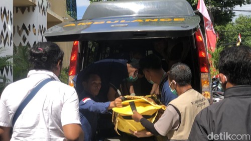 Jenazah W dipulangkan dari RS Bhayangkara Mataram, Rabu (9/7/2025).