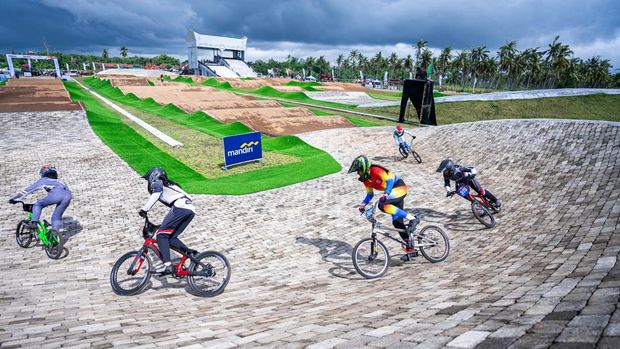 Kejuaraan Nasional (Kejurnas) BMX 2025 telah bergulir di Sirkuit BMX Supercross Muncar, Banyuwangi, pada 4-6 Juli 2025.