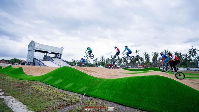 Kejuaraan Nasional (Kejurnas) BMX 2025 telah bergulir di Sirkuit BMX Supercross Muncar, Banyuwangi, pada 4-6 Juli 2025.