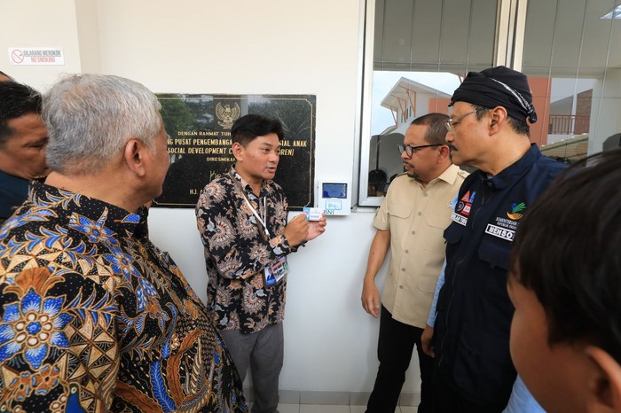 Kementerian Sosial RI (Kemensos) terus mematangkan pelaksanaan program Sekolah Rakyat yang dirancang sebagai terobosan memutus rantai kemiskinan.