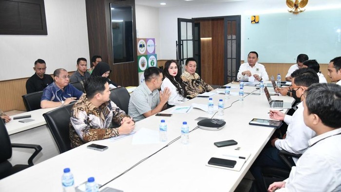 Ketua DPRD Sumatera Selatan Andie Dinialdie mendatangi Kementerian PU memastikan pembangunan Bendungan Tiga Dihaji di Kabupaten OKU Selatan
