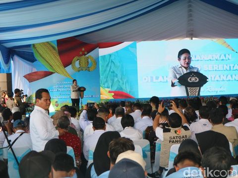Ketua Komisi IV DPR RI, Siti Hediati Hariyadi mengapresiasi Polri atas program penanaman jagung di Lahan perhutanan sosial Desa Selojari, Kabupaten Grobogan, Rabu (9/7/2025).