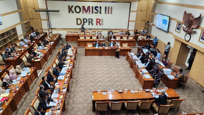 Komisi III DPR rapat dengan MK, MA, dan KY