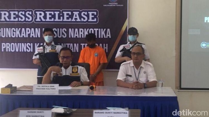 Kurir sabu-sabu RY ditangkap di Pulang Pisau oleh tim BNN Kalteng.