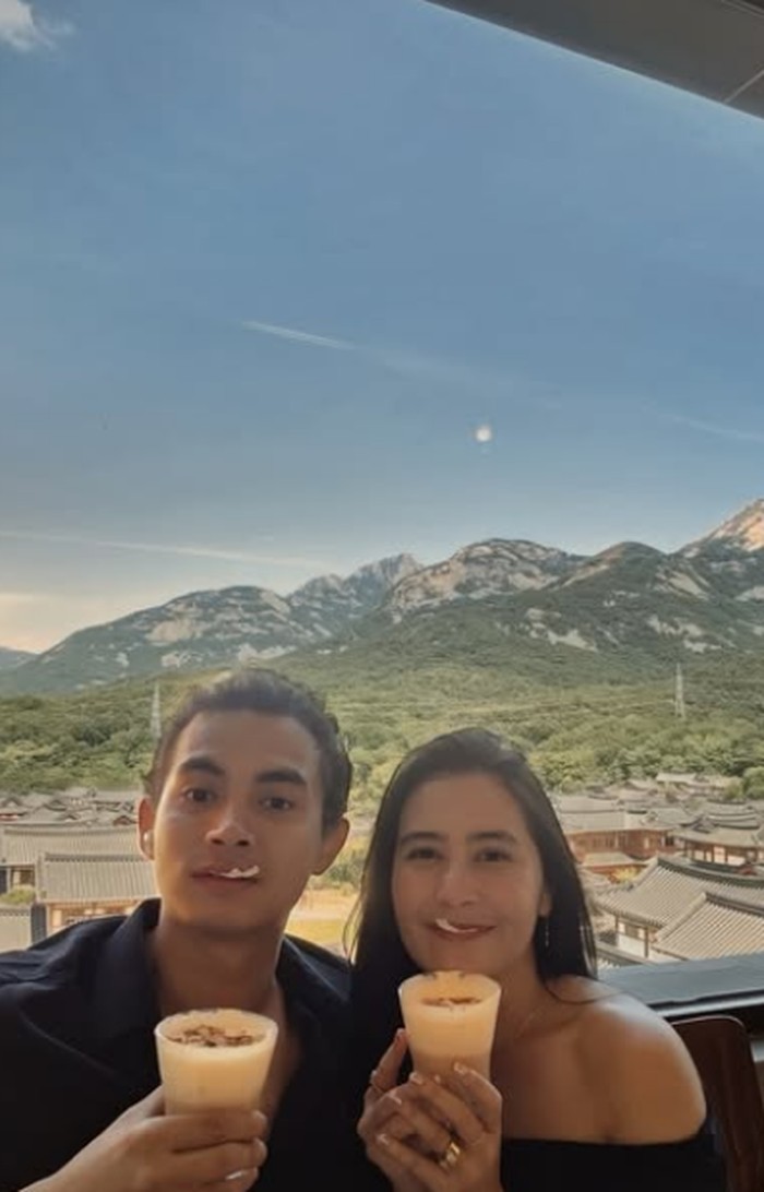 Liburan ke Korea, Prilly Latuconsina Makan Ramyeon dan Bibimbap Liburan ke Korea, Prilly Latuconsina Makan Ramyeon dan Bibimbap