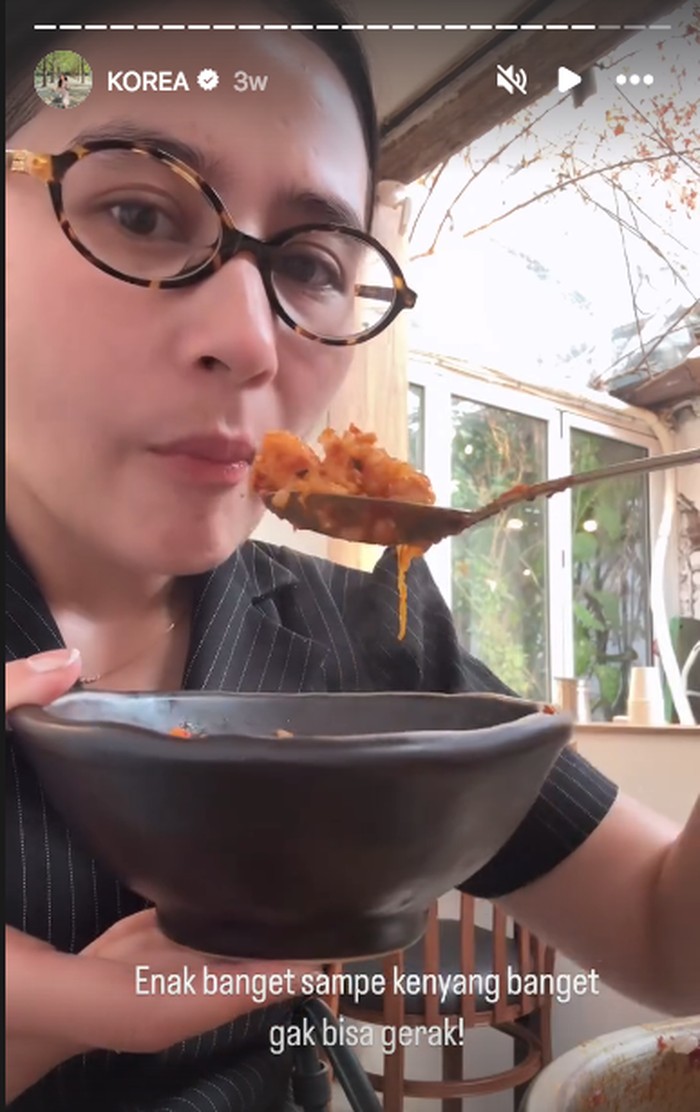 Liburan ke Korea, Prilly Latuconsina Makan Ramyeon dan Bibimbap Liburan ke Korea, Prilly Latuconsina Makan Ramyeon dan Bibimbap