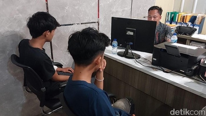 M Erick Khidayat (20) melapor polisi usai dibacok OTK di Palembang, Sumsel.