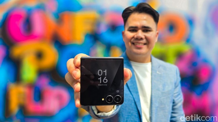 Mengintip Samsung Z Fold7, Fold-Flip7 dan Galaxy Watch 8-8 Classic yang Rilis Hari Ini Samsung meluncurkan ponsel lipat terbarunya, Galaxy Z Fold7 dan Galaxy Z Flip7 secara global. Selain ponsel lipat, Samsung juga merilis smartwatch Galaxy 8 dan Galaxy 8 Classic, Rabu (9/7/2025).