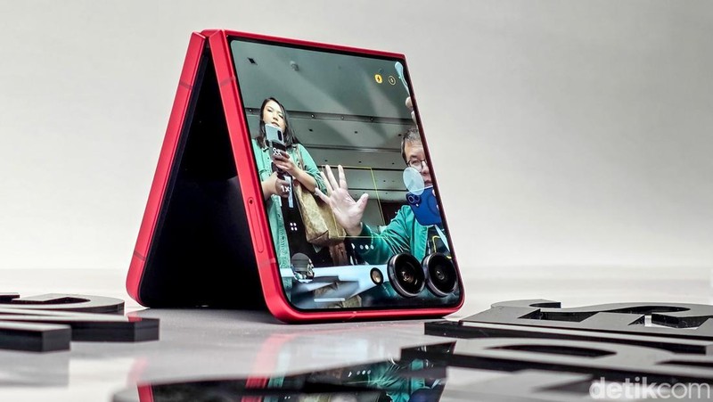 Samsung meluncurkan ponsel lipat terbarunya, Galaxy Z Fold7 dan Galaxy Z Flip7 secara global. Selain ponsel lipat, Samsung juga merilis smartwatch Galaxy 8 dan Galaxy 8 Classic, Rabu (9/7/2025).