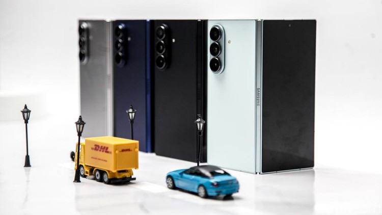Mengintip Samsung Z Fold7, Fold-Flip7 dan Galaxy Watch 8-8 Classic yang Rilis Hari Ini Samsung meluncurkan ponsel lipat terbarunya, Galaxy Z Fold7 dan Galaxy Z Flip7 secara global. Selain ponsel lipat, Samsung juga merilis smartwatch Galaxy 8 dan Galaxy 8 Classic, Rabu (9/7/2025).