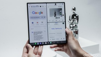 Ditenagai Snapdragon 8 Elite for Galaxy, Z Fold7 menawarkan performa 41% lebih tinggi dari sebelumnya. Android 16 dan One UI 8 memperkuat fungsionalitasnya, didukung sistem pendingin canggih dan baterai efisien dengan daya tahan video hingga 24 jam. Kamera utamanya 200 MP, ditemani lensa ultra-wide 12 MP dan telephoto 10 MP. Fitur berbasis AI seperti Audio Eraser, Suggested Eraser, dan Gemini Live makin menyempurnakan pengalaman pengguna.