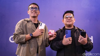 Verry Octavianus Wijaya, Head of Part MX Category, Samsung Electronics Indonesia dan Ilham Indrawan, MX Product Marketing Senior Manager, Samsung Electronics Indonesia memperkenalkan Samsung Galaxy Z Fold7 dan Galaxy Z Flip7. Jagoan baru Samsung ini dirilis secara global di New York, Amerika Serikat, Rabu (9/7/2025) pukul 10 waktu setempat atau pukul 21.00 WIB.
