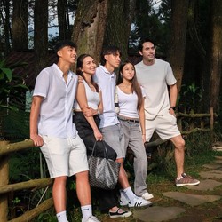Family Time! Akhirnya Donna Agnesia dan Darius Punya Waktu Berlima