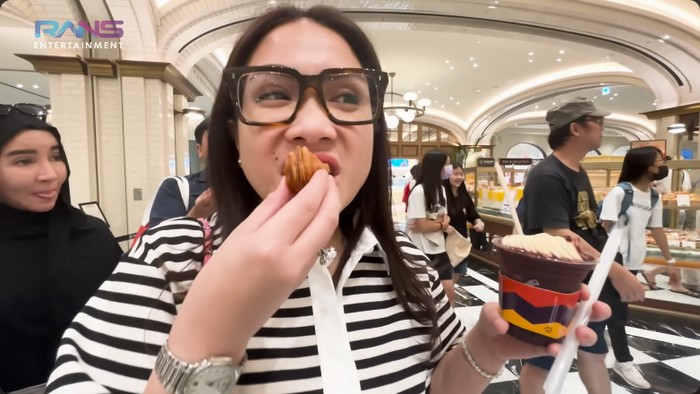 Nagita Slavina kulineran di Korea Selatan